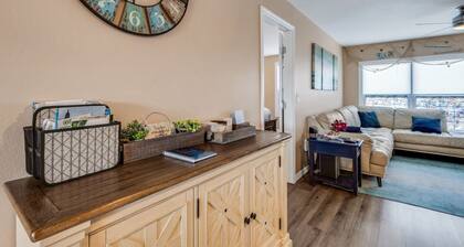 Sunshine Siesta - Sun Deck, Beach Gear & Grill Included!