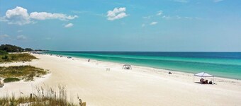 Sunshine Siesta - Sun Deck, Beach Gear & Grill Included!