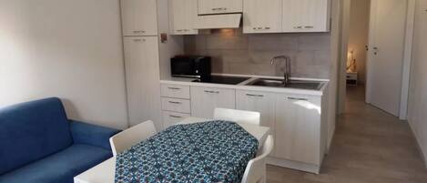 Apartment, 1 Bedroom, Balcony | Interior
