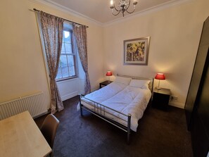 2 bedrooms, iron/ironing board, free WiFi