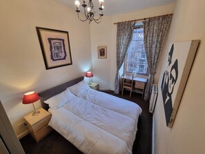 2 bedrooms, iron/ironing board, free WiFi