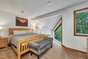 3 bedrooms, free WiFi, bed sheets - Spacious 3-Bed Mt. Chalet with Attitash Views & Private Hot Tub (Bartlett)