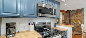 Spacious 3-Bed Mt. Chalet with Attitash Views & Private Hot Tub
