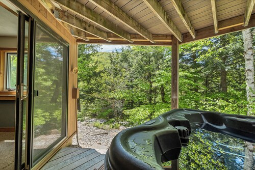 Spacious 3-Bed Mt. Chalet with Attitash Views & Private Hot Tub