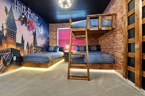 5 habitaciones, tabla de planchar con plancha, wifi y ropa de cama 