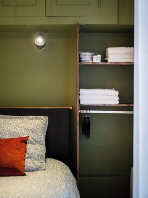 1 chambre, fer et planche à repasser, lit parapluie, Wi-Fi gratuit