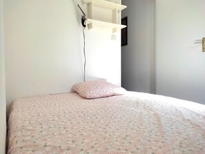 3 bedrooms, bed sheets - Nice apartment with balcony and sea view (Le Barcarès)
