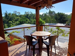 Outdoor dining - Quiet little hut surrounded by vegetation... (Saint-Denis)