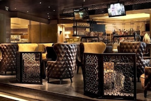 Bar (trong khuôn viên)