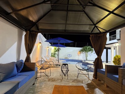 Spacious Tropical Villa – 5 Bedrooms, AC, Wi-Fi, Outdoor BBQ & Pool in Barahona