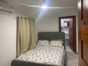 5 bedrooms, iron/ironing board, WiFi, bed sheets