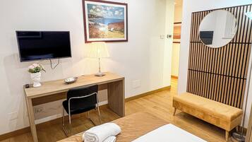 3 Schlafzimmer, Zimmersafe, Schreibtisch, Bügeleisen/Bügelbrett