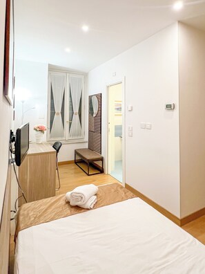 3 slaapkamers, een kluis op de kamer, een bureau