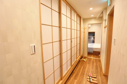 2 minutes to the metro. Near Ueno & Akihabara. Max 4 Guests