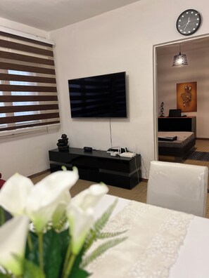 1 室のベッドルーム、WiFi、ベッド シーツ