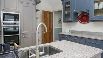 Dishwasher, cookware/dishes/utensils