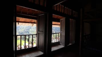 Economy Shared Dormitory, Balcony, Mountain View | Wi-fi percuma