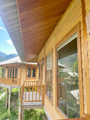 Basic Bungalow, 1 Queen Bed, Balcony, Mountain View | Balcony