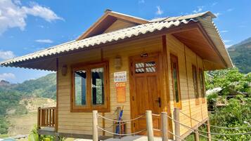 Superior Bungalow, 1 Queen Bed, Balcony, Mountain View