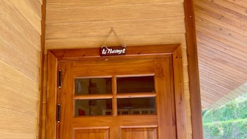 Basic Bungalow, 1 Queen Bed, Balcony, Mountain View | Free WiFi