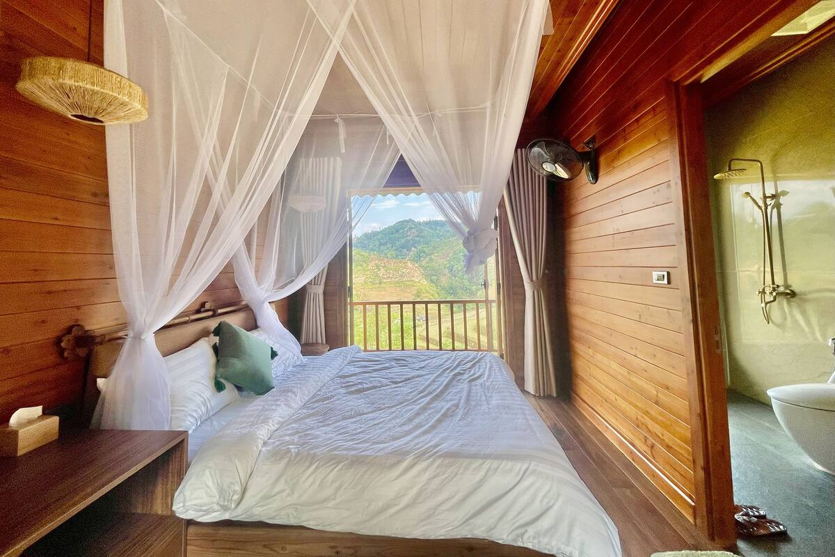 Basic Bungalow, 1 Queen Bed, Balcony, Mountain View | Free WiFi