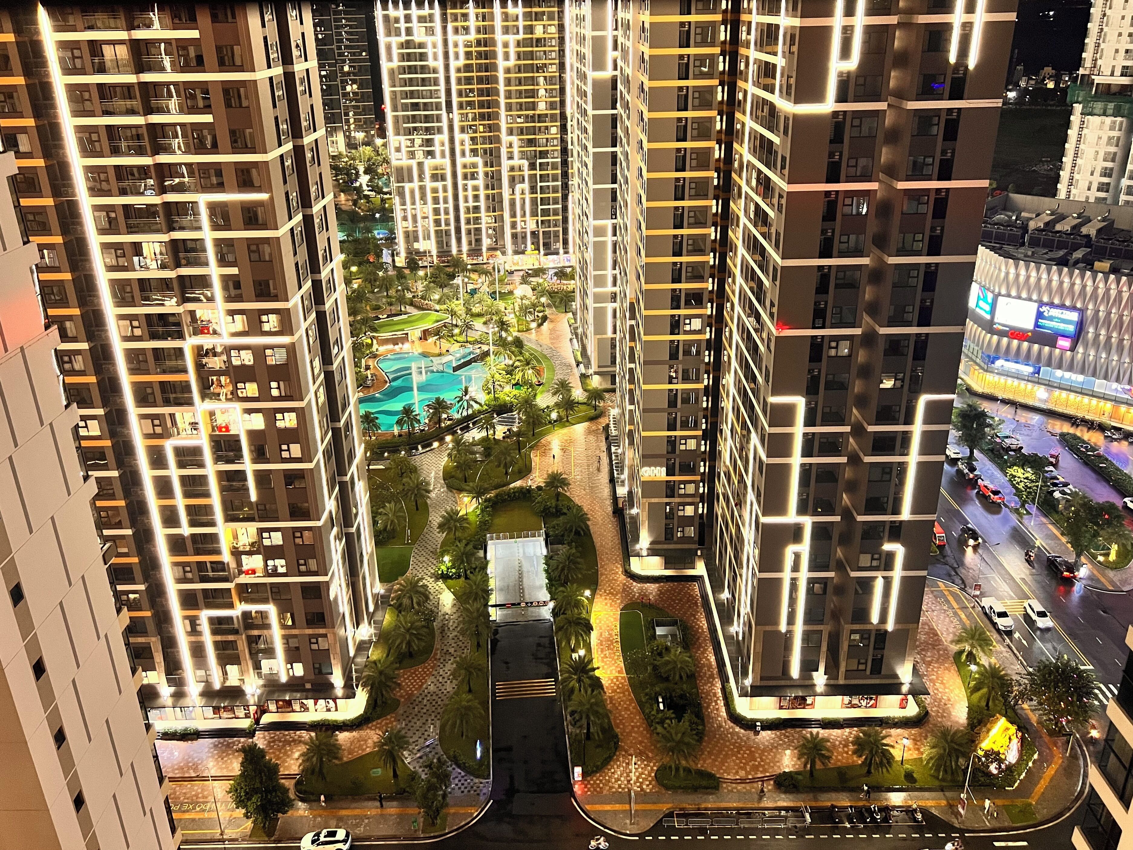 Luxury Apartment, 2 Bedrooms, Balcony, Pool View | Lake view