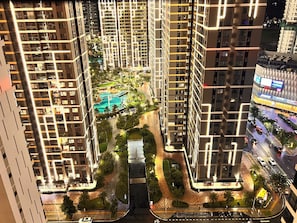 Appartement luxueux, 2 chambres, balcon, vue sur la piscine | Vue sur le lac
