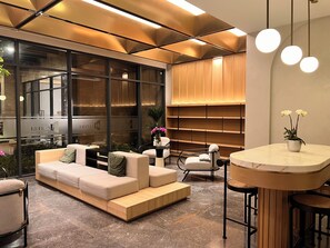 Luxury Apartment, 2 Bedrooms, Balcony, Pool View | Interior entrance
