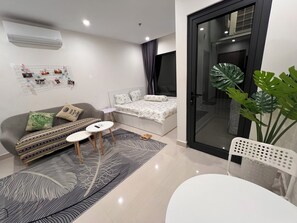 Romantic Room, 1 Bedroom, Balcony, River View | Hypo-allergenic bedding, down comforters, memory foam beds