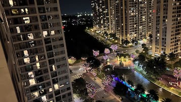 浪漫客房, 1 間臥室, 陽台, 河景 | 低過敏寢具、羽絨被、記憶床墊、獨特裝潢