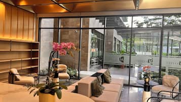 Departamento de lujo, 2 habitaciones, balcón, vista al río | Ropa de cama hipoalergénica, edredón y camas con efecto memoria
