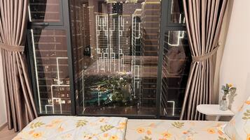 Luxury Apartment, 2 Bedrooms, Balcony, Pool View | Hypo-allergenic bedding, down duvets, memory-foam beds