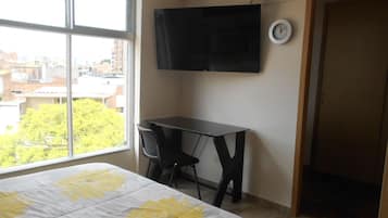 Caja de seguridad en la habitación y escritorio