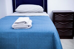 3 chambres, fer et planche à repasser, Wi-Fi, draps fournis