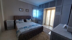 2 bedrooms, iron/ironing board, WiFi
