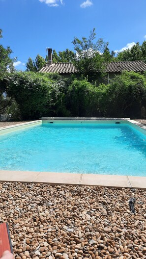 Outdoor pool, a heated pool - Vacation home in the heart of Provence (Eyragues)