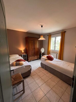 4 Schlafzimmer, Reisekinderbett, kostenloses WLAN
