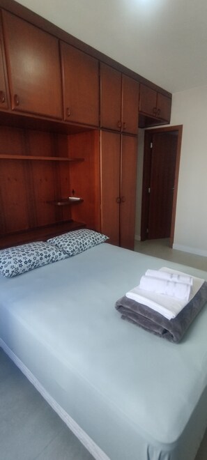 2 chambres, fer et planche à repasser, Wi-Fi, draps fournis