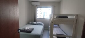 2 slaapkamers, een strijkplank/strijkijzer, wifi, beddengoed