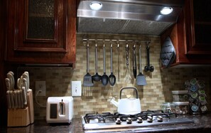 Micro-ondes, four, plaque de cuisson, lave-vaisselle