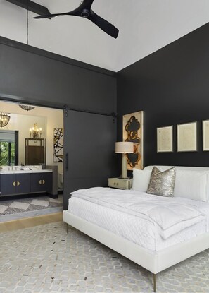 2 عدّة غرف نوم ومكواة/لوح كي وواي فاي وملاءات أسرّة