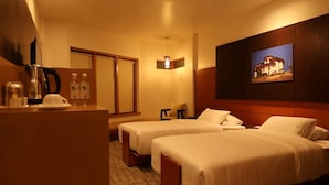 Junior Room, River View | Bathroom | Shower, hair dryer, towels, soap - Resort Thim Dorji (Paro)