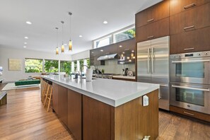 Mikrowelle, Ofen, Herdplatte, Geschirrspüler