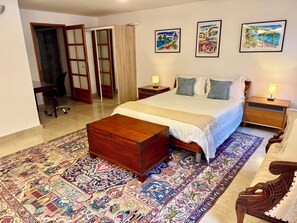 2 bedrooms, iron/ironing board, WiFi, bed sheets - Huge apartment with stunning views (Roquefort-les-Pins)