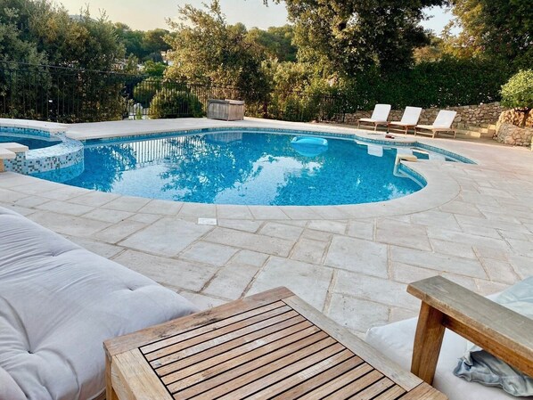 Pool - Huge apartment with stunning views (Roquefort-les-Pins)