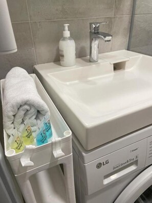 Shower, hair dryer, towels, soap - Bright and stylish apartment near Atakent-Expo (Almaty)