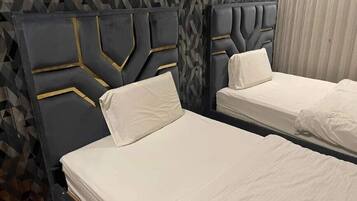 Deluxe Double Room | Soundproofing, iron/ironing board, free WiFi