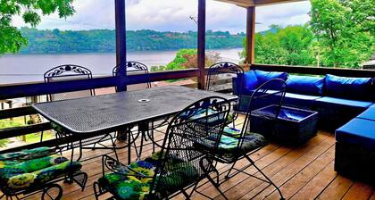 Lakeview Landing, 2 min walk to lake, trailer parking, picturesque, games, WIFI!