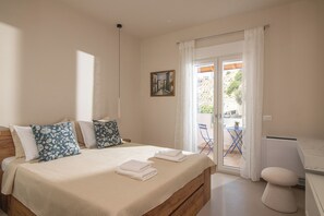 2 habitaciones, escritorio, tabla de planchar con plancha y wifi gratis 