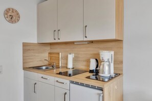 Kühlschrank, Mikrowelle, Ofen, Geschirrspüler